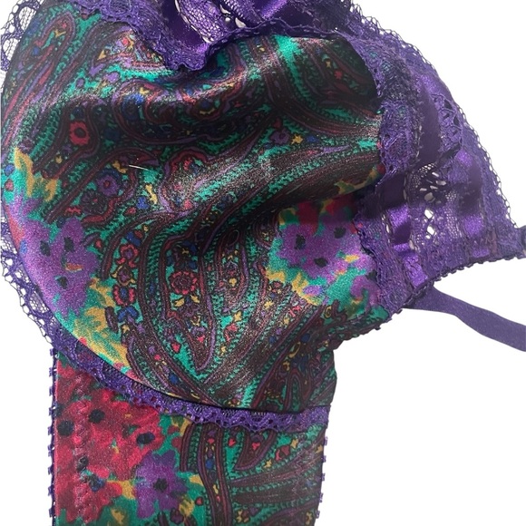Vintage Victoria's Secret Purple and Green Lace Bra 34C - Picture 2 of 6